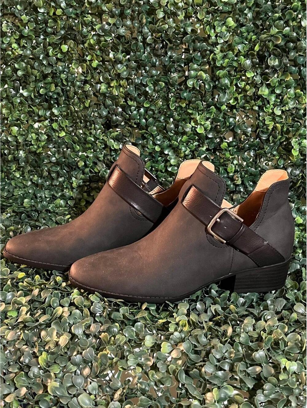 New Black Booties women size 7 Wonderly